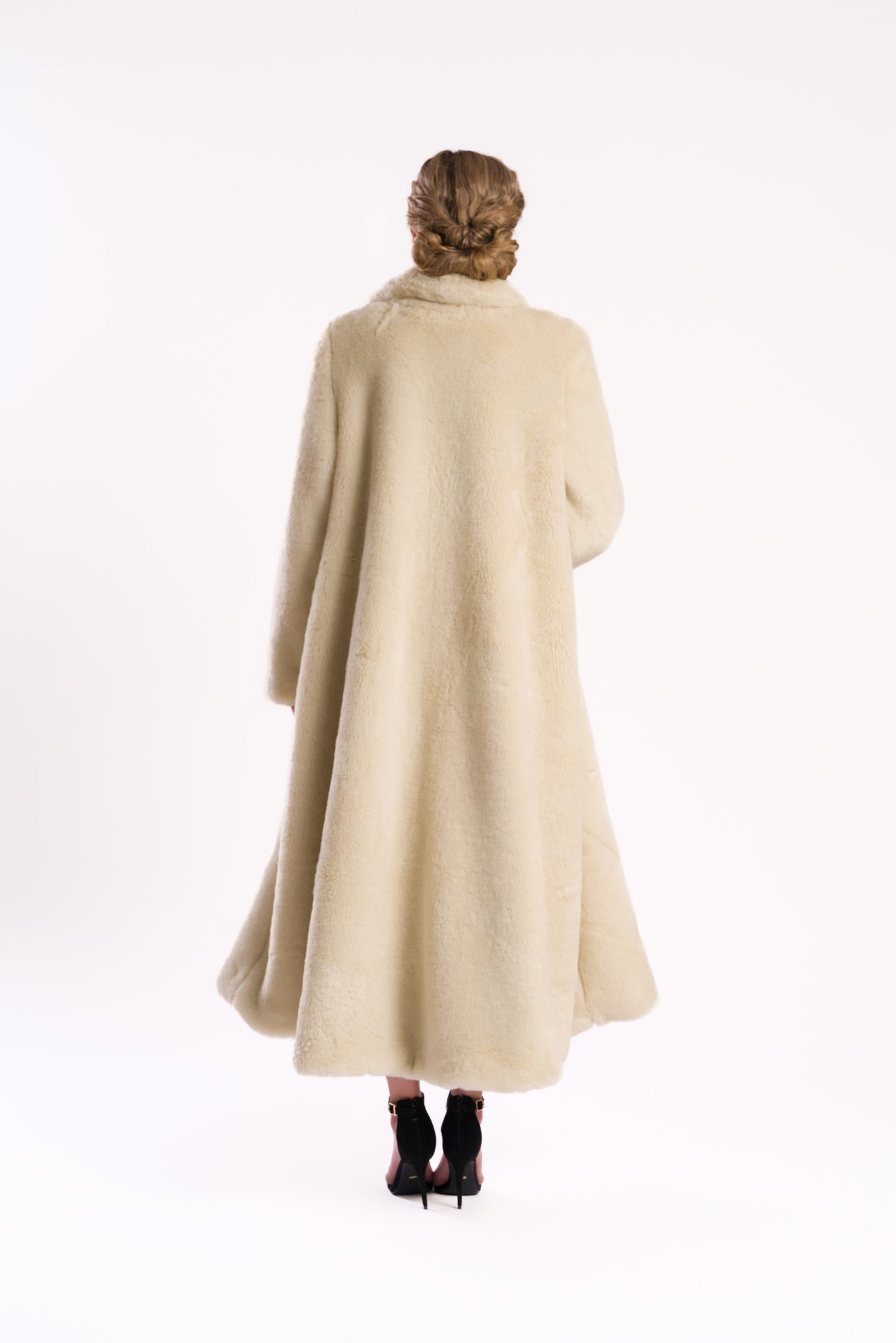 Luxurious Maxi Faux Fur Ecru Coat