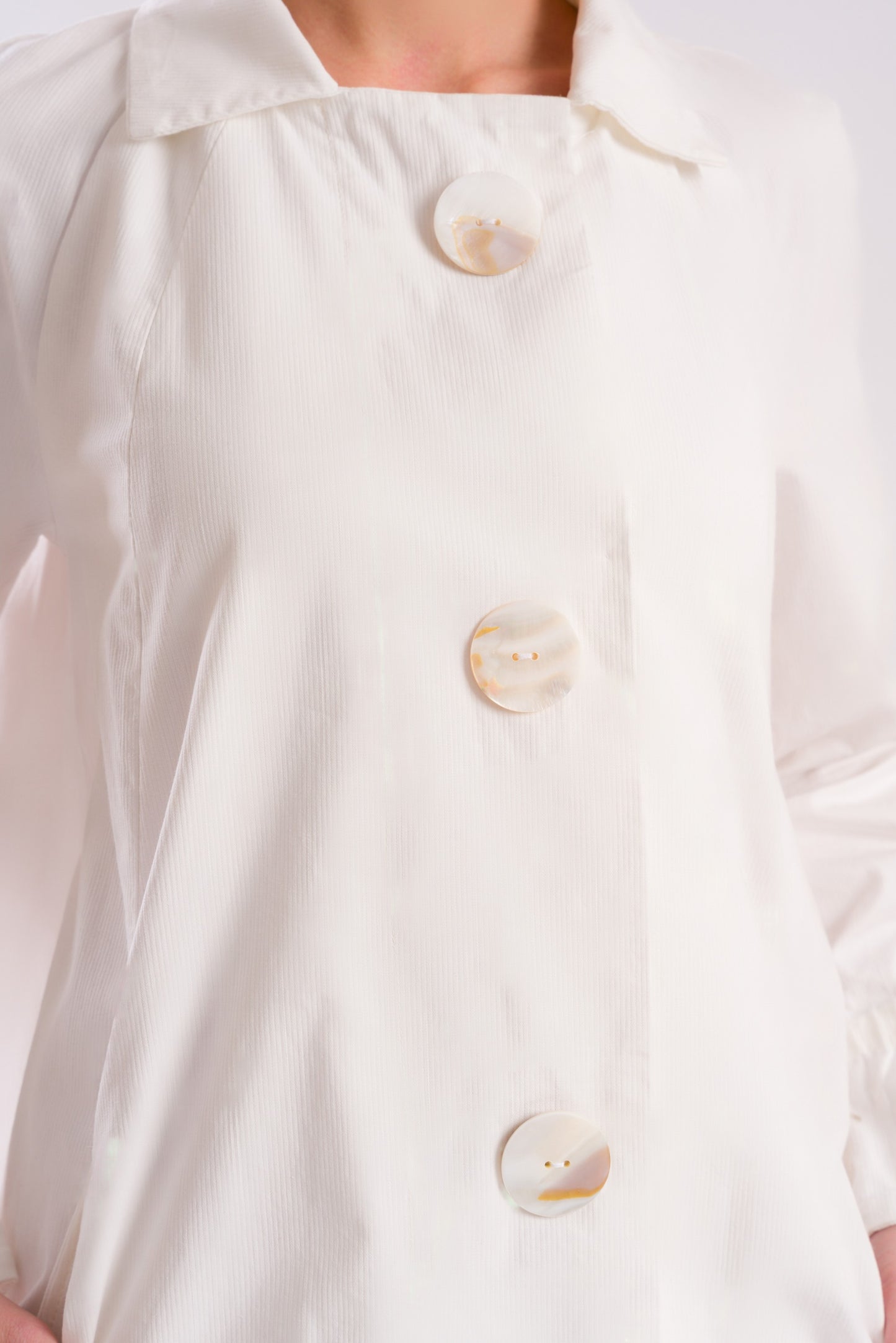 Elegant white/ecru coat