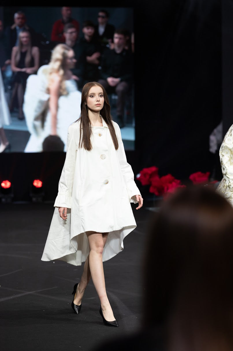 Elegant white/ecru coat